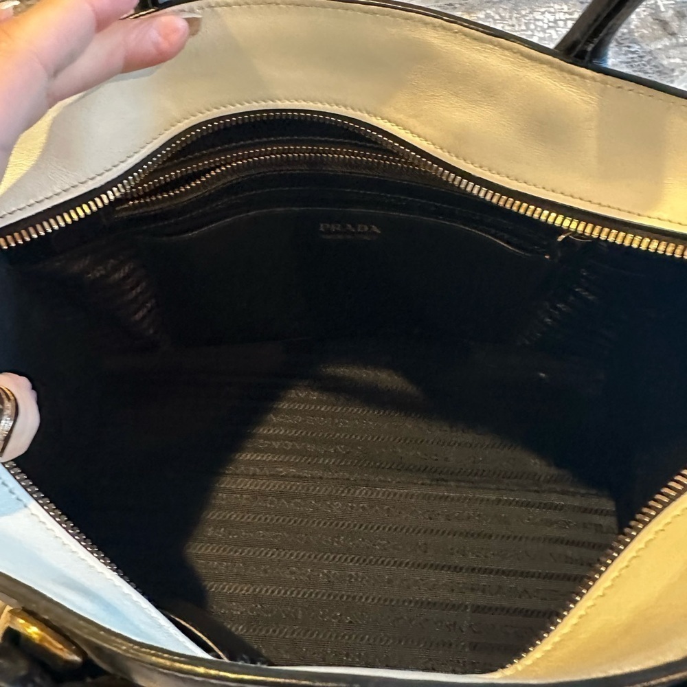 Prada handbag - Picture 8 of 16